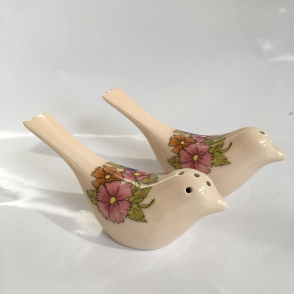 unbranded Other - Vintage Ceramic Birds Salt & Pepper Shakers Floral Pattern 5 1/1" Long